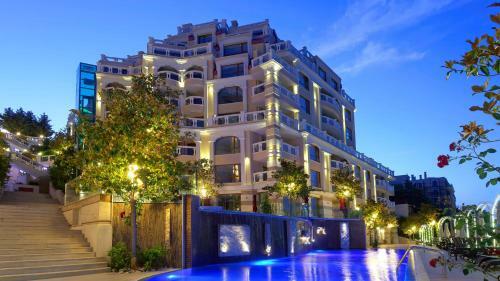 Luxurious And Panoramic Apartment At The Beach In La Mer Complex