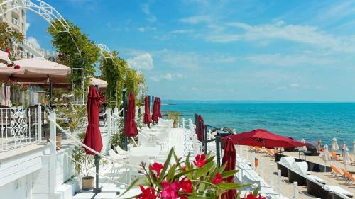 Luxurious And Panoramic Apartment At The Beach In La Mer Complex