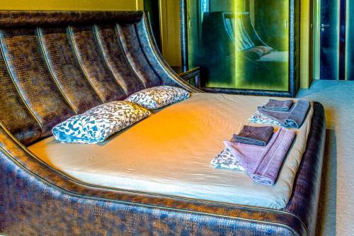 Front Beach Designer Apartment Golden Sands