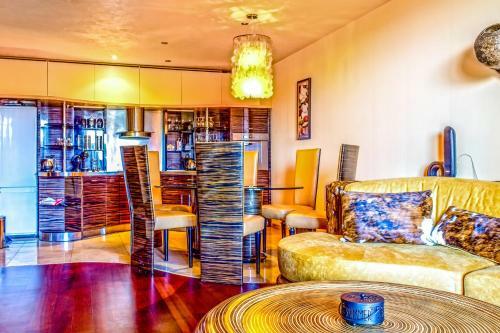 Front Beach Designer Apartment Golden Sands