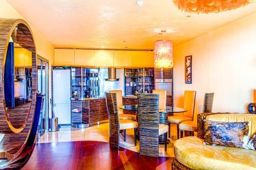 Front Beach Designer Apartment Golden Sands
