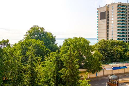 Front Beach Designer Apartment Golden Sands