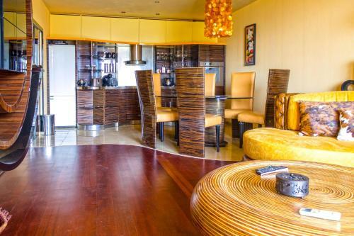 Front Beach Designer Apartment Golden Sands