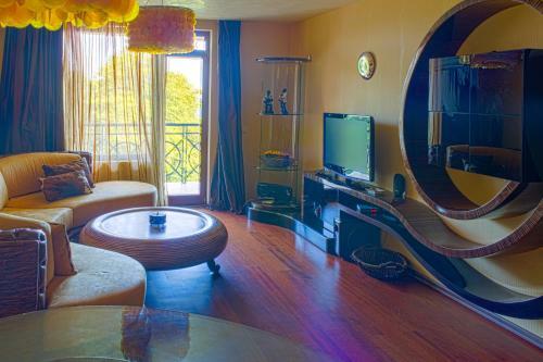 Front Beach Designer Apartment Golden Sands