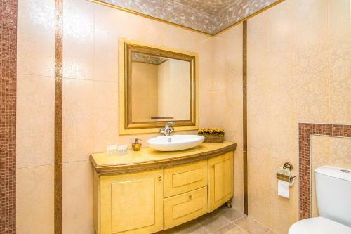 Front Beach Designer Apartment Golden Sands
