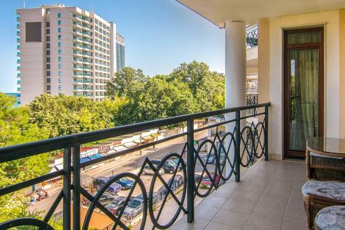 Front Beach Designer Apartment Golden Sands