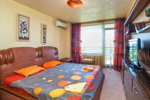 Front Beach Designer Apartment Golden Sands