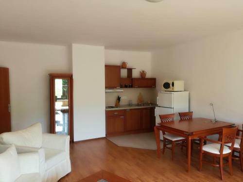 Bright And Comfortable Apartment In Joya Park