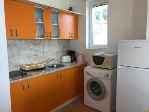 Breeze Nadezhda Apartment