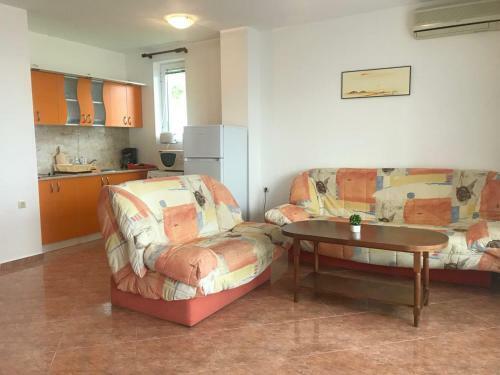Breeze Nadezhda Apartment
