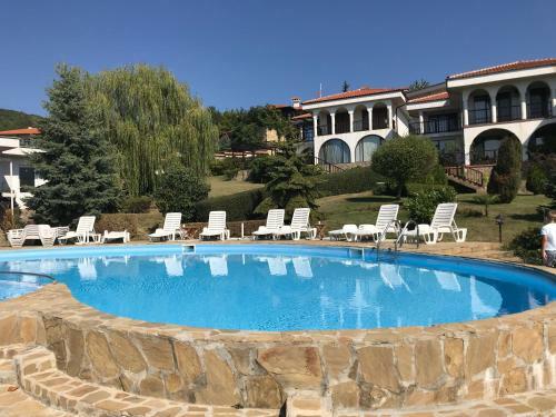 Breeze Nadezhda Apartment