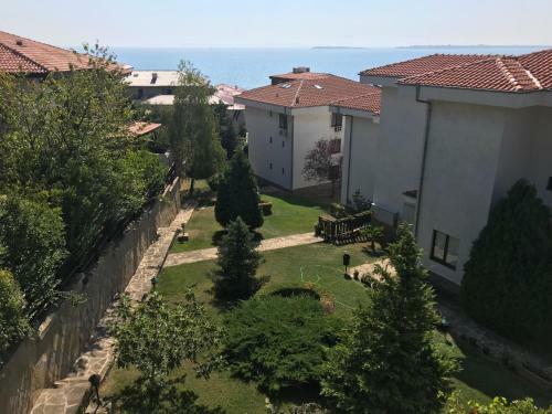 Breeze Nadezhda Apartment