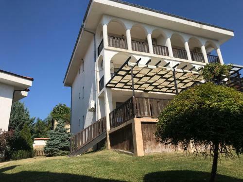 Breeze Nadezhda Apartment