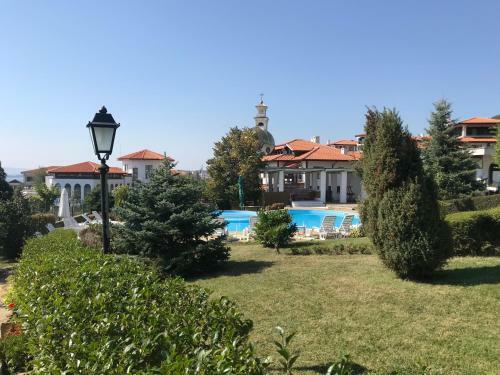 Breeze Nadezhda Apartment