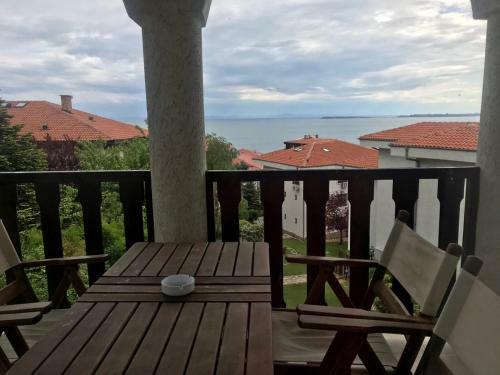 Breeze Nadezhda Apartment