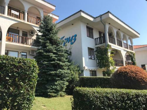 Breeze Nadezhda Apartment