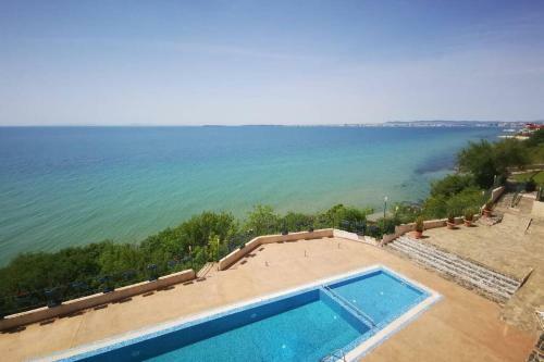 Sea Front Apartment Coral Beach