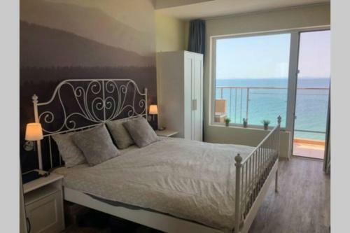 Sea Front Apartment Coral Beach