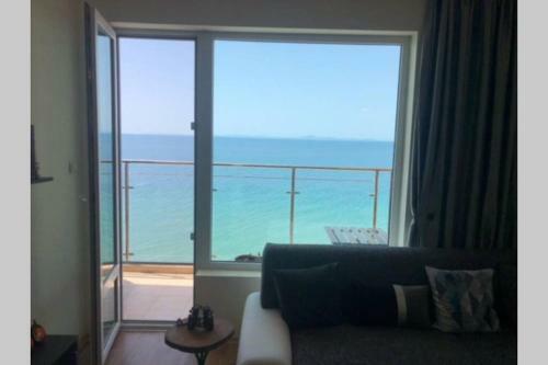 Sea Front Apartment Coral Beach