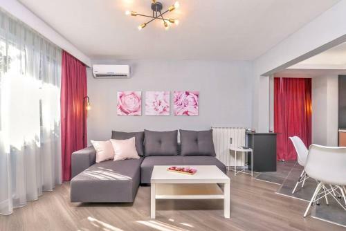 Ros� One Bedroom Designer Apartment In City Centre