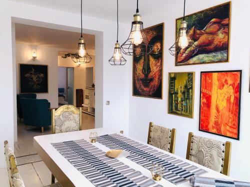 Golden Pearl - Jacuzzi Top Center Luxury Apartment