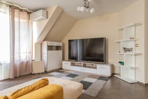 Stylish Apartment With A Big Terrace Next To The Park