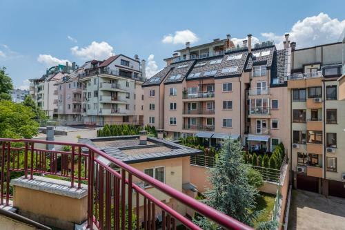 Stylish Apartment With A Big Terrace Next To The Park
