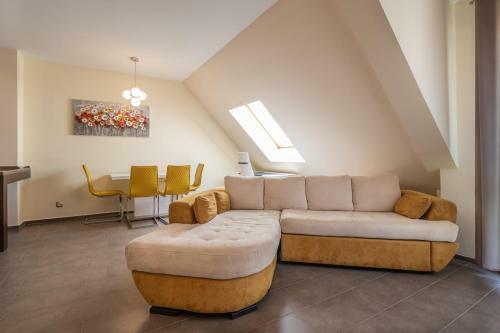 Stylish Apartment With A Big Terrace Next To The Park