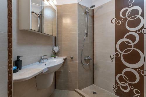 Stylish Apartment With A Big Terrace Next To The Park