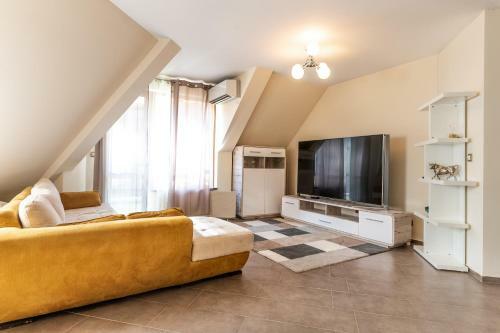 Stylish Apartment With A Big Terrace Next To The Park