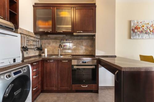Stylish Apartment With A Big Terrace Next To The Park