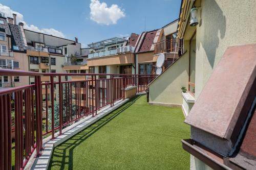 Stylish Apartment With A Big Terrace Next To The Park