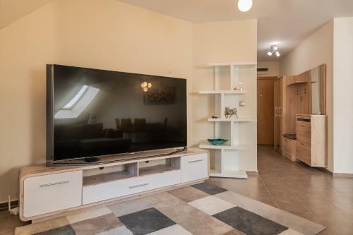 Stylish Apartment With A Big Terrace Next To The Park