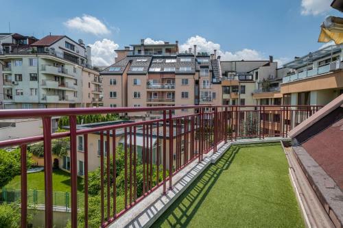 Stylish Apartment With A Big Terrace Next To The Park