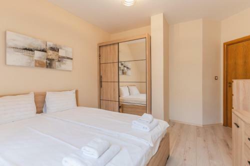 Stylish Apartment With A Big Terrace Next To The Park