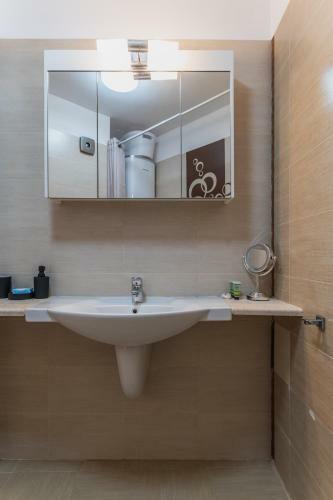 Stylish Apartment With A Big Terrace Next To The Park