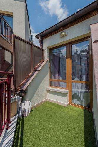 Stylish Apartment With A Big Terrace Next To The Park