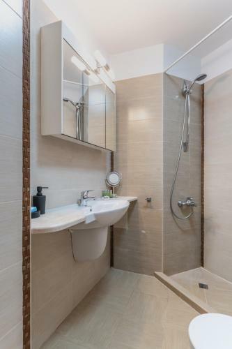Stylish Apartment With A Big Terrace Next To The Park