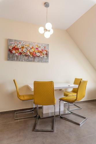 Stylish Apartment With A Big Terrace Next To The Park
