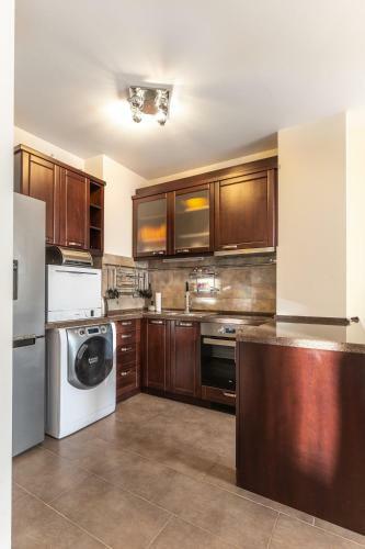 Stylish Apartment With A Big Terrace Next To The Park