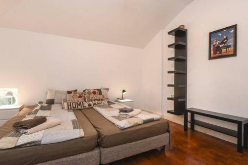 Spacious And Cozy 3 Br Apartment In Downtown Sofia