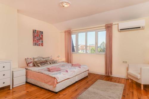 Spacious And Cozy 3 Br Apartment In Downtown Sofia