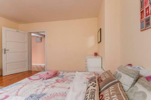 Spacious And Cozy 3 Br Apartment In Downtown Sofia