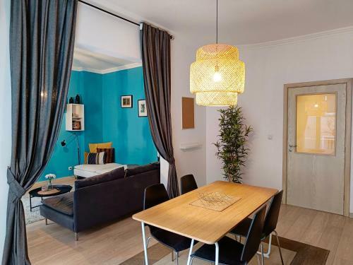 Newly Refurbished Apartment In The City Center