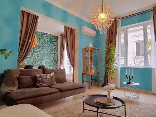 Newly Refurbished Apartment In The City Center