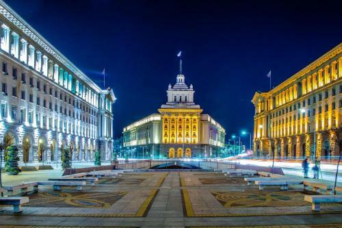 Newly Refurbished Apartment In The City Center