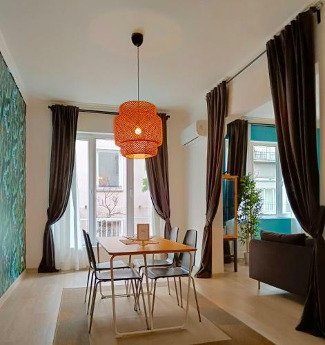 Newly Refurbished Apartment In The City Center