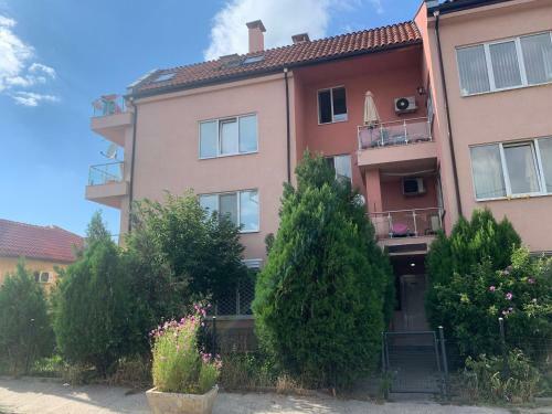 One Bedroom Apartment Near Downtown