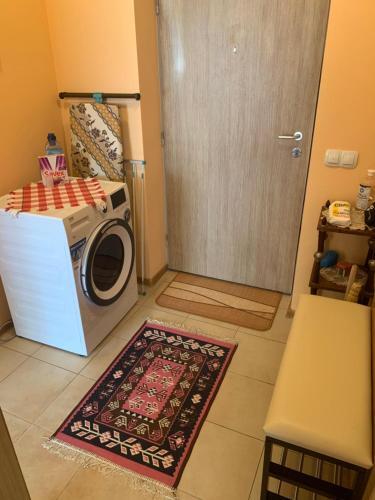 One Bedroom Apartment Near Downtown