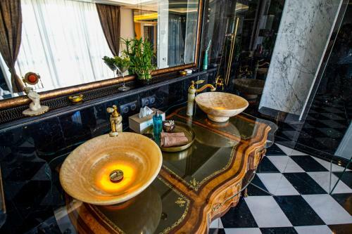 Luxury Apartment Sofia - The Royal Safari Suite